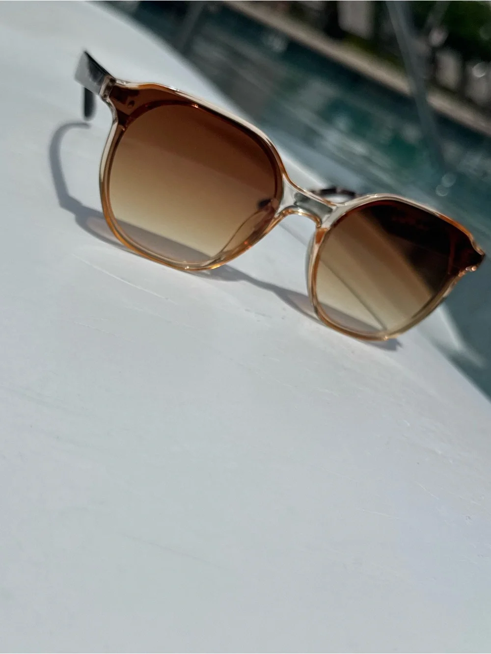 Women’s Brown Gradient Round Sunglasses